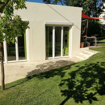 Cabanon Vert בית נופש *