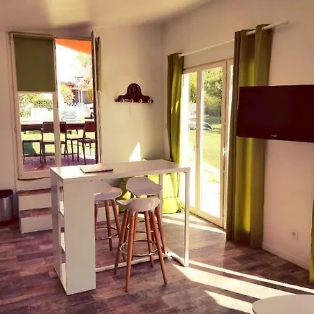 Cabanon Vert בית נופש